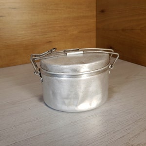 Vintage Aluminium Behälter zum Füttern, Box Aufbewahrung Lebensmittel, Aluminium Dosen, Lebensmittel aufbewahrung, Militär Zubehör, Transport oder Aufbewahrung gekochter Lebensmittel