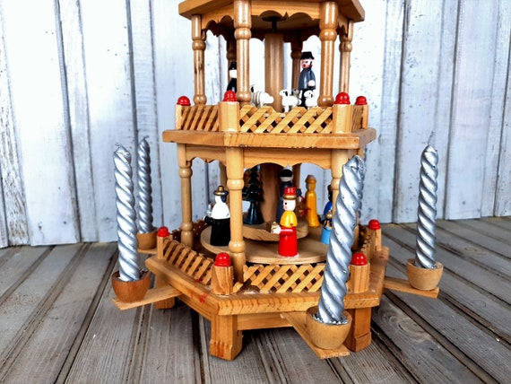 木製のメリーゴーランドに乗る！の巻』キタ（大阪駅・梅田）(大阪)の