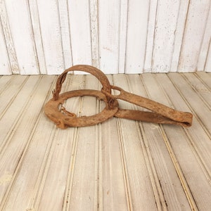 Antique animal trap, Vintage iron trap for animals, Trap for animals, Circa 1900&#39;s, Animal trap, Trap, Antique iron trap, Home decor
