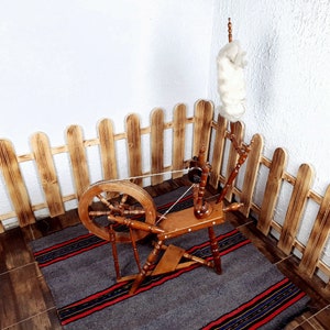 Antique spinning wheel, Wooden spinning wheel, Vintage spinning wheel, Spinning wheel, Manual spinning tool, Home decor, Folk art,