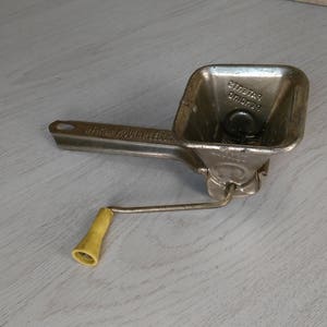 Machine for walnuts, Vintage machine for nuts, Home dekor, Retro kitchen decor, A French grinder for nuts of 60s, Metal machina for walnuts