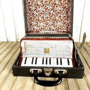 Vintage accordion Malish, Malish 16 Bass, Russian accordion, Vintage accordion, Accordion, Little accordion, Russian piano accordion