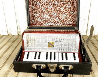 Vintage accordion Malish, Malish 16 Bass, Russian accordion, Vintage accordion, Accordion, Little accordion, Russian piano accordion