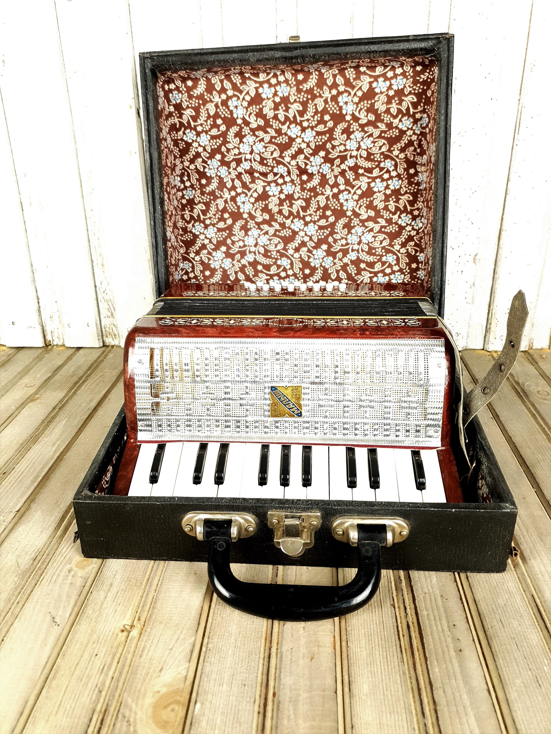 Vintage accordion Malish, Malish 16 Bass, Russian accordion, Vintage accordion, Accordion, Little accordion, Russian piano accordion