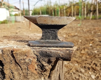 Маленькая винтажная наковальня, ювелирная наковальня, наковальня, старый металлический инструмент, наковальня ручной работы, инструмент Голдсмит, инструмент для изготовления ювелирных изделий, кузнечных инструментов