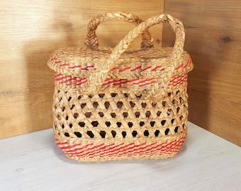 Vintage Wicker Basket with Handle: Handcrafted Harvest Basket