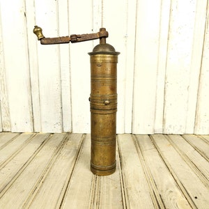 Antique Style Pepper Mill and Salt Mill Set in Olive Wood - Sokolowski  Studios