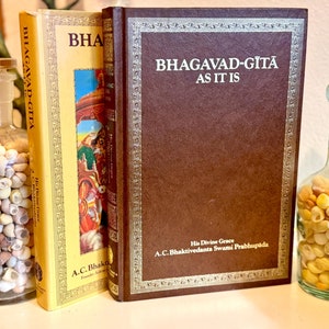 Bhagavad-Gita As It Is by Prabhupada; 1977 Vintage; Vibrant Illustrations; Vedic Wisdom, Krishna, Gita, Philosophy, Hindu, Spiritual