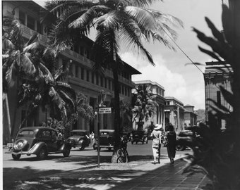 PHOTO PRINT-Peaceful Hawaii Circa 1933; Hawaiian Street Print of Vintage Photo of People & Cars in Honolulu Oahu Nostalgia Old Hawaiian Life