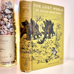 THE LOST WORLD by Sir Arthur Conan Doyle, Illustrated Rare Find 1st Looking Glass Ed. Collectible Science Fiction 1959 Prehistoric Dinosaur