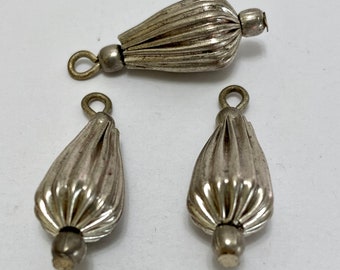Vintage Silver Plated Metal Pendant Bead, Silver Plated Bead, Teardrop Silver Bead - 4 pieces