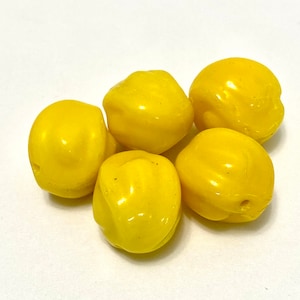 Vintage Round Yellow Glass Beads, Twisted Round Yellow Glass Bead, Yellow Flower Bead - 8 piece VG271YE