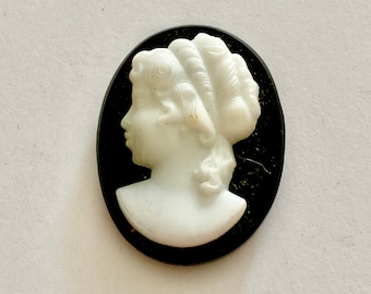 Vintage Oval Glass Cameo Cabochon, Black and White Cameo Cabochon, Black & White Cameo CAB, Cameo - 4 pieces CAB182BCA