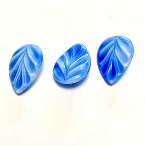 Vintage West German Blue Leaf Shaped Glass Cabochon, Blue Leaf Cabochon, Fall Cabochon 20 piece CAB3LB