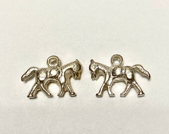 Silver Plated Horse Pendants, Silver Plated Horse Charms - 12 pieces MTL12H