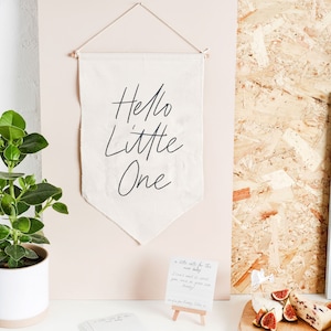 Letrero de lienzo "Hola Pequeño" con tarjetas de deseos para el bebé, letrero para baby shower, juego para baby shower, Hola Pequeño, banderines para baby shower, deseos para el bebé
