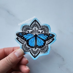 Pegatina de vinilo impermeable Blue Butterfly Mandala - 3" x 2.45"