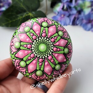 Mandala| hand painted| handmade stone| dot art| art| dot mandala| gift