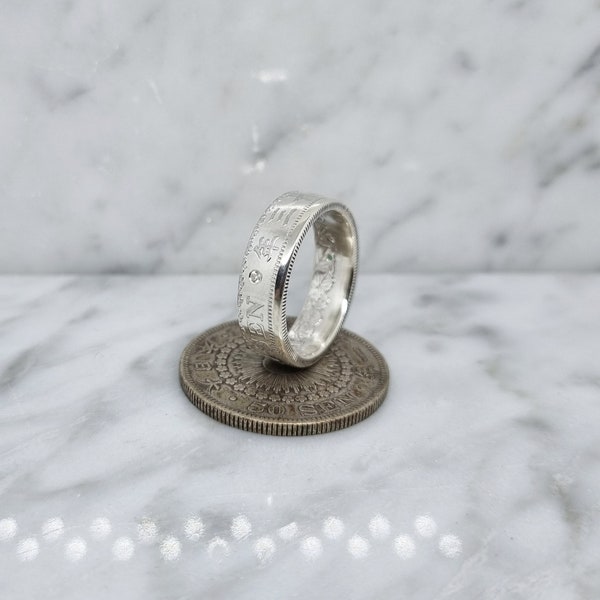 Bague pièce de monnaie 50 sen du japon en argent serti d'un saphir, d'une émeraude et d'un diamant (coin ring)