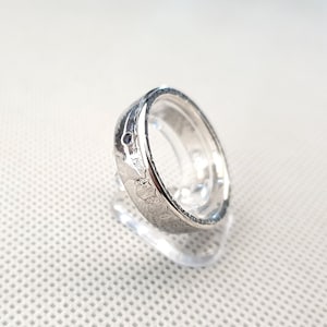 Italian 500 lira coin ring in silver set with a sapphire (ring corner)