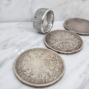 Bague pièce de monnaie 5 Francs Cérès en argent serti d'un saphir, d'un diamant et d'un rubis (coin ring)
