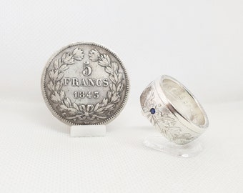 Louis Philippe 5 franc coin ring in silver, wedding band style, set with a sapphire and engraved.