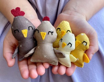 Familia de pollos en miniatura