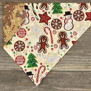 Christmas Dog Bandana, Over The Collar Reversible Gingerbread Cookies Dog Bandana, Holiday Bandana