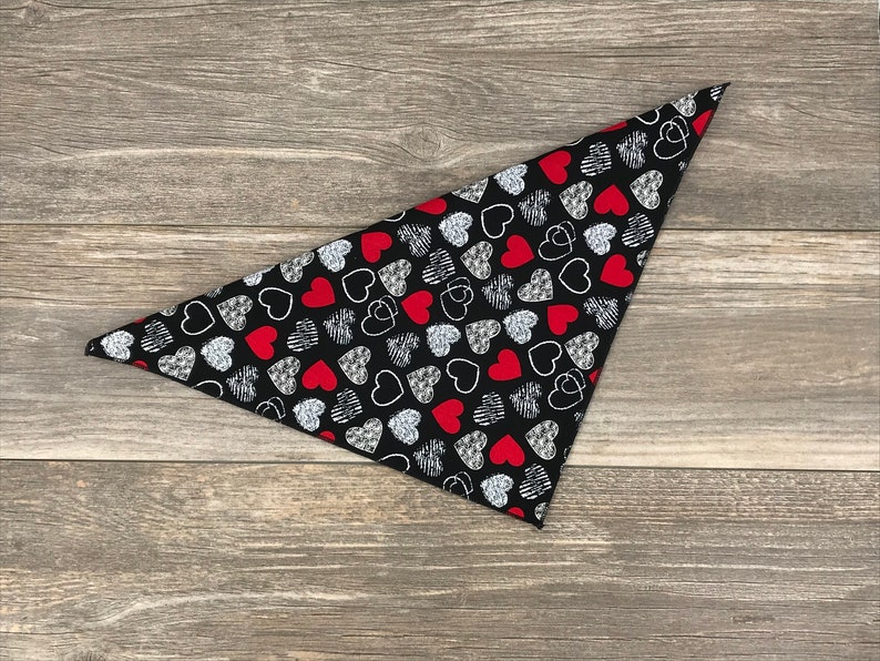 Valentine/'s Day Dog Bandana White /& Red Hearts Bandana Tie On Dog Bandana Valentine Bandana