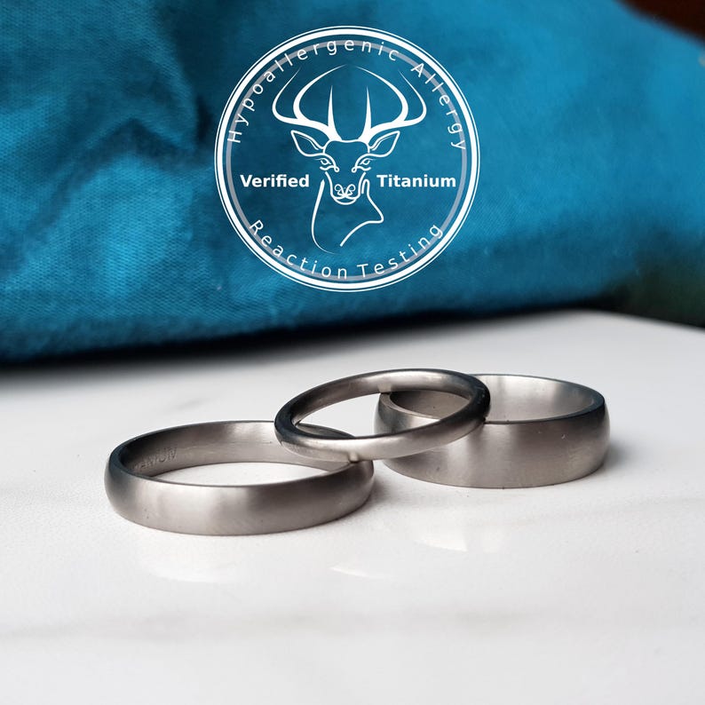 Matte Titanium Wedding Band, Modern Minimalist Ring, Engraved Nickel Free afbeelding 2