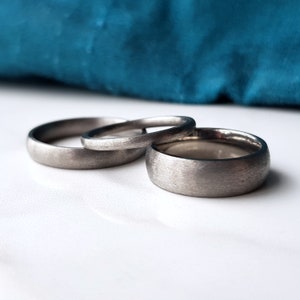 Brushed Titanium Wedding Band Personalised – Comfort Fit Engraved Ring in 2mm 4mm 5mm 6mm Width – Minimalist Ring for Men or Women