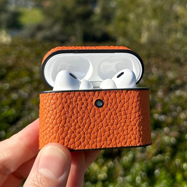 Kiezelleren AirPod Pro-hoesje | Italiaans leer | Werkt met draadloze oplader | Verkrijgbaar in oranje, rood, roze, marineblauw, zwart, blauw