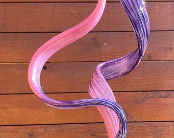 Arte de jardín hecho a mano con vidrio soplado, hojas de vidrio morado