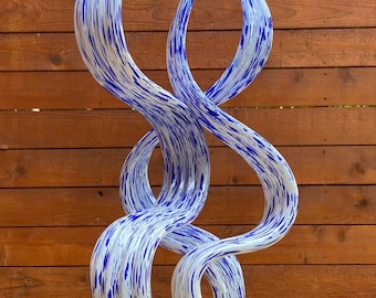 Trío de medios tonos de hojas de vidrio azules y blancas.