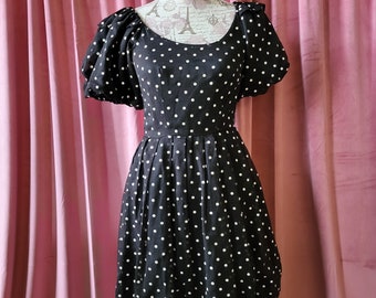 Vintage polka dot dress fit and flare large puff sleeves sz M