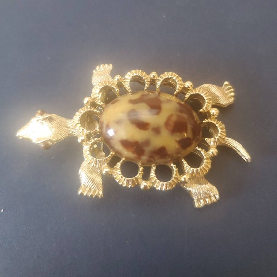 Vintage Gerry turtle brooch lucite cabochon large… - image 2