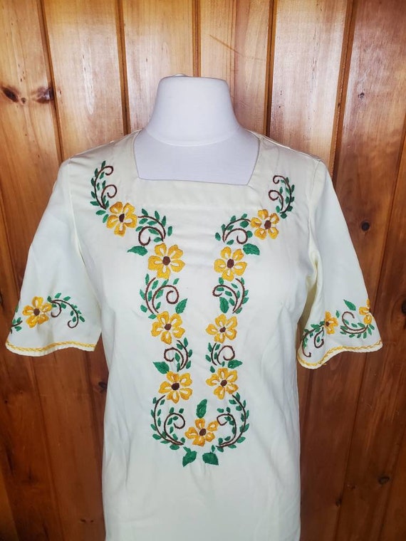 Vintage 70s dress embroidered with florals lightw… - image 2