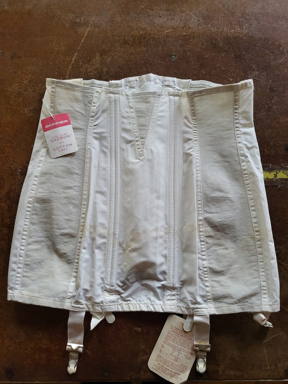 Vintage skirt girdle size - Gem