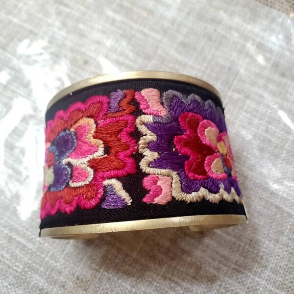 Vintage embroidered cuff bracelet silver tone colorful