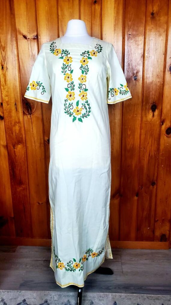 Vintage 70s dress embroidered with florals lightw… - image 4