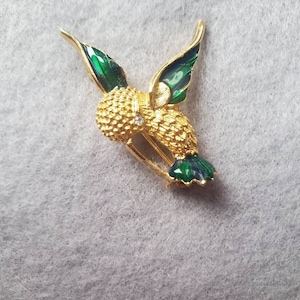 Vintage humming bird pin green wings