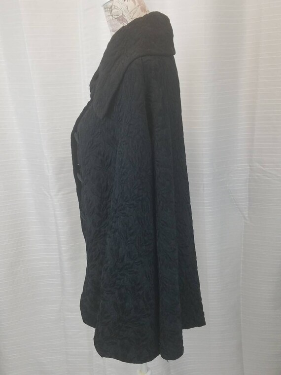 Vintage cape embroidered specialty house  cloak 1… - image 3