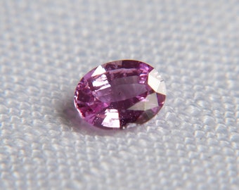 Ceylonrosa safir | 0,65 karat, ovalslipad lös ädelsten