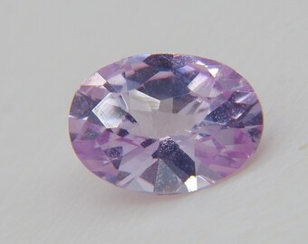 Violet Sapphire for Elegant Engagement Rings or Wedding Favors: This Violet Sapphire fits well as for Wedding Favors or Engagement Rings