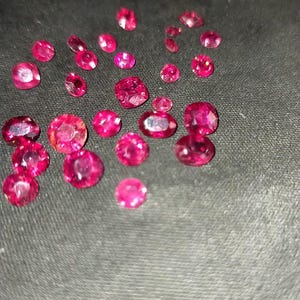 Splendido rubino rosso in vari tagli, perfetto per gioielli con incastonatura a castone come regalo di fidanzamento, rubino autentico certificato GIA - Rubino autentico