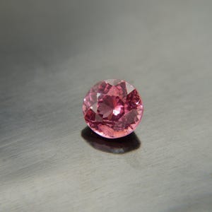 Espinela auténtica certificada por GIA - Piedra de espinela genuina - Perfecta para joyas con engaste de tres piedras como regalo de cumpleaños, anillo de espinela