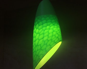LEAF LAMP 3d printed lamp pendant lighting accent light organic modern parametric voronoi tropical forest trees nature textures translucent