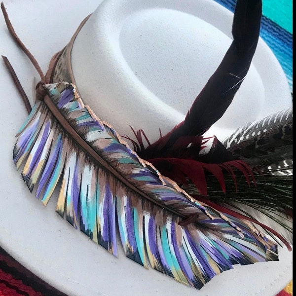 Plume Western En Cuir Repoussé Et Peint