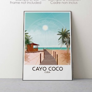 Peut inclure: Impression d'art encadrée représentant une scène de plage tropicale avec une jetée en bois menant à la mer. L'œuvre comprend des palmiers, un petit bâtiment et le texte "CAYO COCO CUBA". Le ciel est bleu clair avec un soleil.