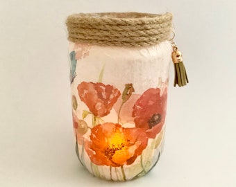 Vallmoljusburk: Blommig decoupage-glaslampa